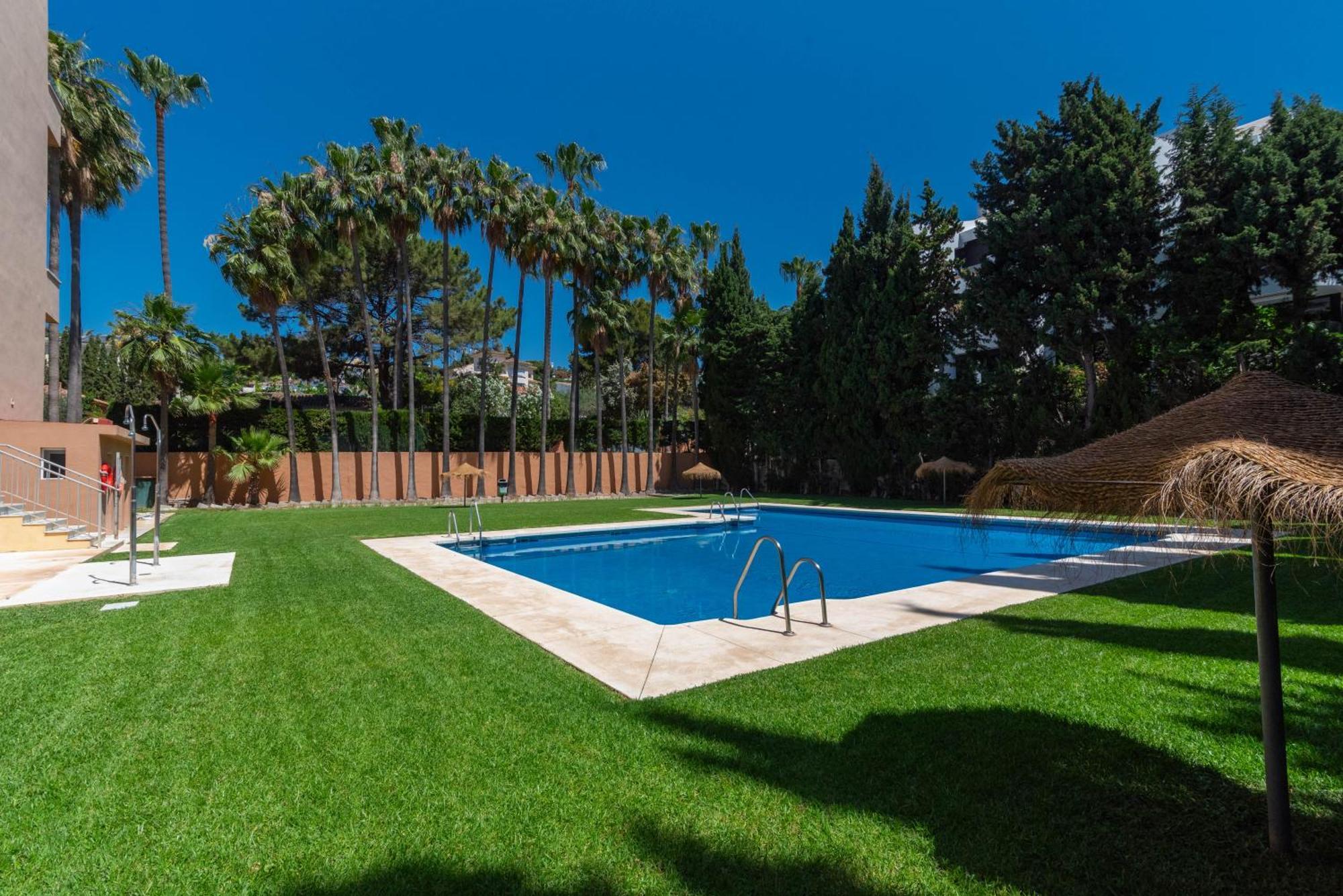 Cabopino Duplex, Swimming Pool, Beach 5Min Away, Chill Out Terrace And High-Speed Wifi Marbella Bagian luar foto
